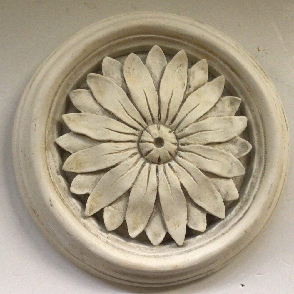Decorative Raised Floral Plaster Rondell Medallion